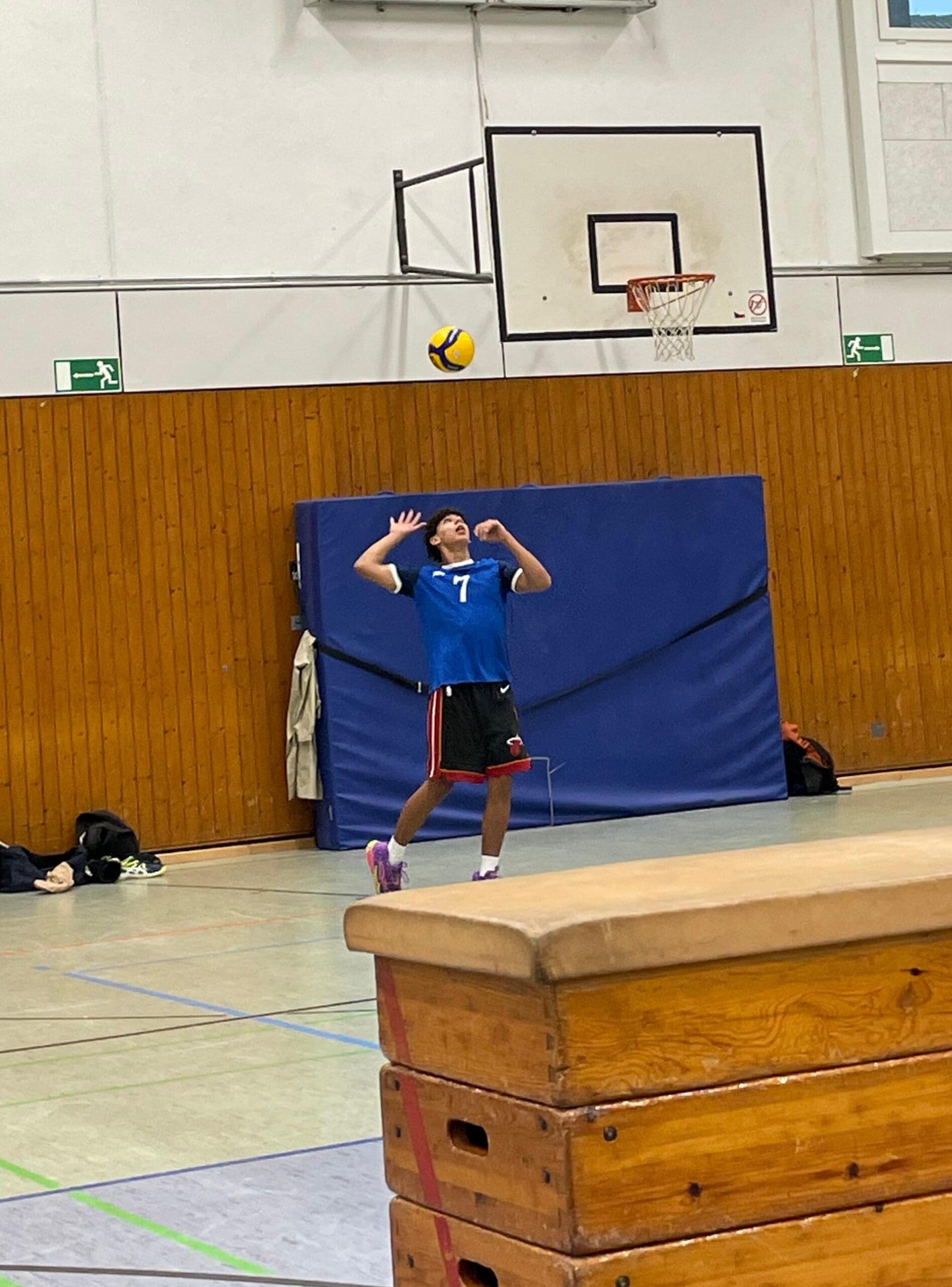 https://ntsv-volleyballjugend.de/wp-content/uploads/2024/12/Aufschlag-scaled.jpg
